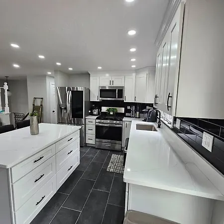 Cape Living In Barnstable Private,Walk To Pond Villa